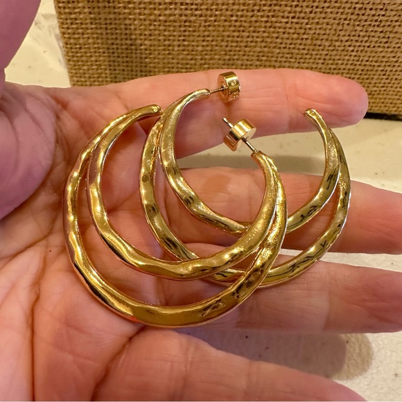 Banana Republic Earrings Gold tone double hoops hammered - Picture 3 of 14